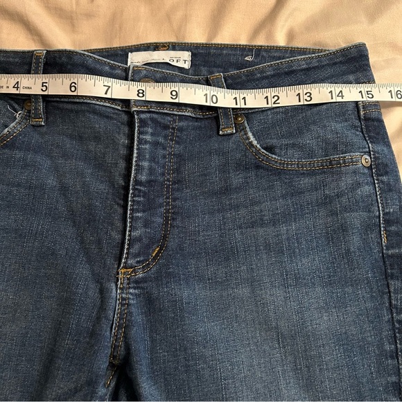 Loft Ann Taylor Womens Size 28/6 Curvy Kick Crop Medium Wash Roll Hem Jeans - Picture 6 of 8